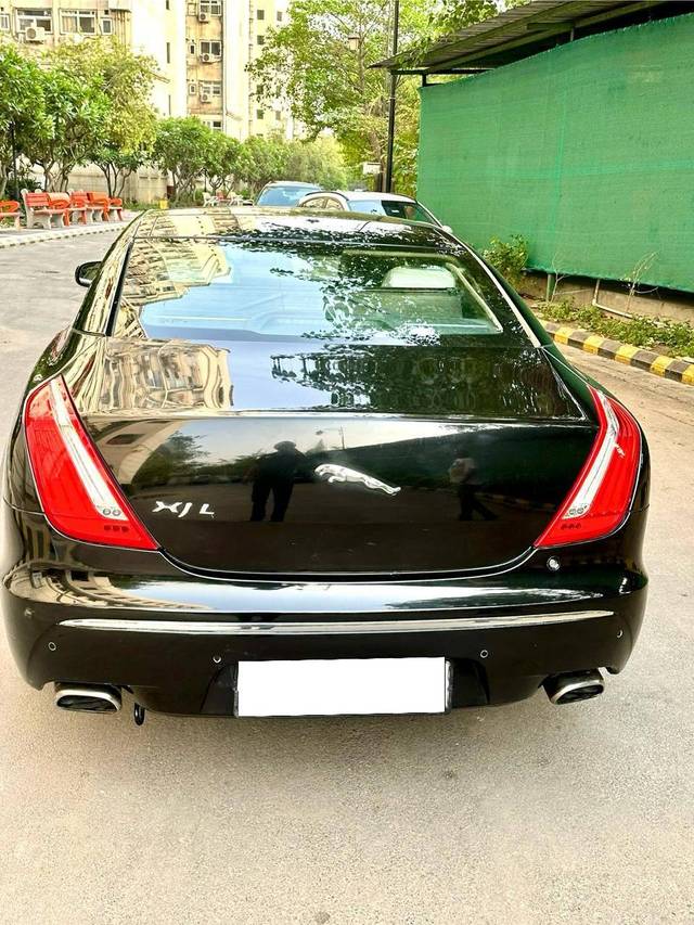 https://images10.gaadi.com/usedcar_image/4578356/original/processed_1587c0fd1ce66c014841eac94a86b4d8.jpg?imwidth=6401