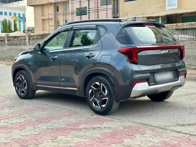 https://images10.gaadi.com/usedcar_image/4578401/original/processed_d23a4f9a12c6f006ddae61853c45d735.jpg?imwidth=6402