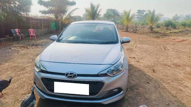 https://images10.gaadi.com/usedcar_image/4578403/original/processed_f0e50424-40e8-4592-ac06-007da9c772a0.jpg?imwidth=6401