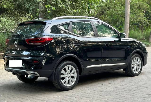 https://images10.gaadi.com/usedcar_image/4578519/original/processed_08ffdcde85331a1a2dba6fe758fcbcec.jpg?imwidth=6402
