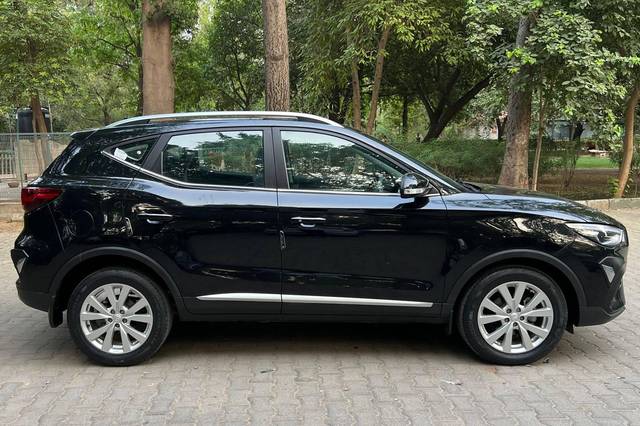 https://images10.gaadi.com/usedcar_image/4578519/original/processed_4c15e99abdda55ab06636a0602739bee.jpg?imwidth=6401