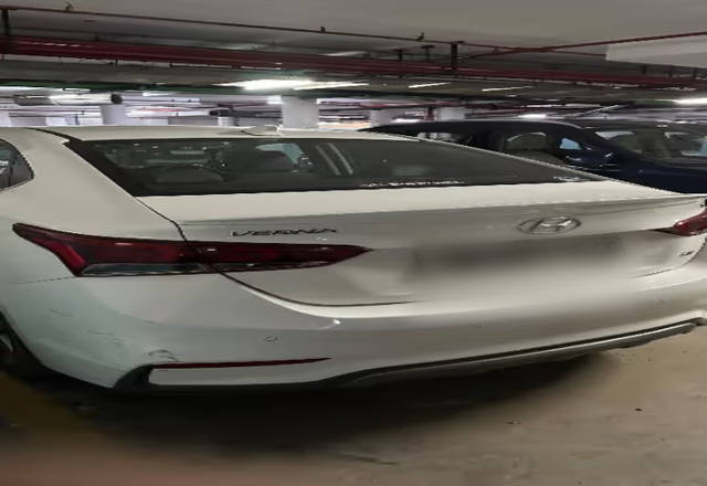 https://images10.gaadi.com/usedcar_image/4578534/original/ae0a621f-ca04-4951-8ef8-6969a90dc9a6.?imwidth=6401
