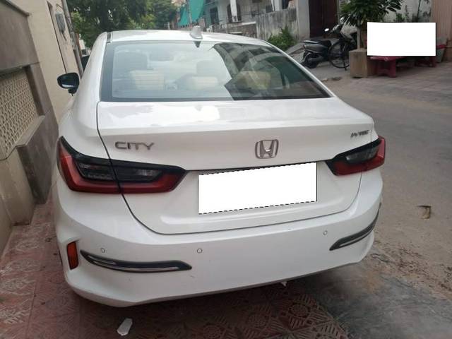 https://images10.gaadi.com/usedcar_image/4578538/original/processed_40853e47-8f08-46b7-89e1-138479741448.jpg?imwidth=6401