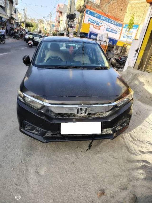 https://images10.gaadi.com/usedcar_image/4578610/original/processed_6927ac8c-22cc-4784-ad2b-dd06d1e21c58.jpg?imwidth=6402