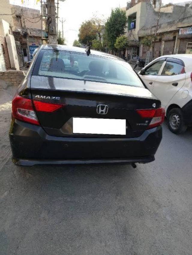 https://images10.gaadi.com/usedcar_image/4578610/original/processed_d8ab2a77-236e-41df-bd7e-1d04d3951fda.jpg?imwidth=6400