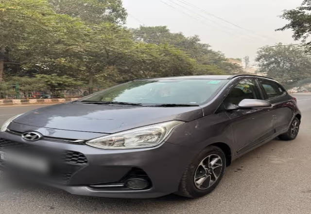 https://images10.gaadi.com/usedcar_image/4578614/original/6e1dc382-acc3-46dd-b4a4-df8bf42907a7.?imwidth=6402