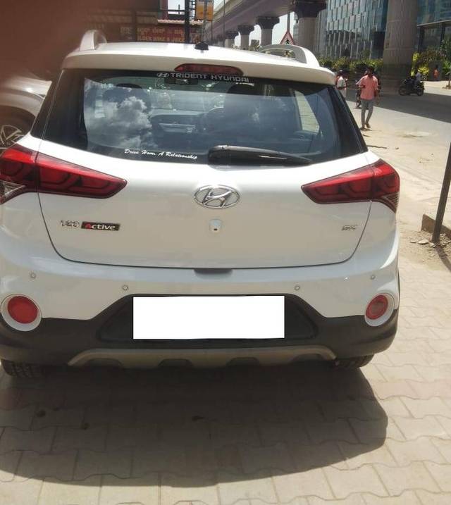 https://images10.gaadi.com/usedcar_image/4578623/original/processed_a972d38109bfb6e5708cbee3e9e9d93a.jpg?imwidth=6401