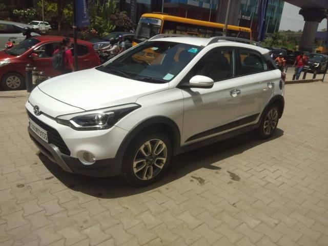 https://images10.gaadi.com/usedcar_image/4578623/original/processed_eee586f24ca3133452e8673dbf31af50.jpg?imwidth=6400