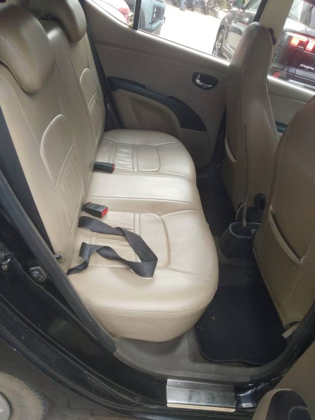 https://images10.gaadi.com/usedcar_image/4578630/original/a35182fe6f523b3098ebfc68976d92dc.jpg?imwidth=6402