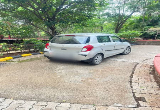 https://images10.gaadi.com/usedcar_image/4578637/original/d5651f69-08d3-4bd4-89ed-6ed0f81dbd4b.?imwidth=6402