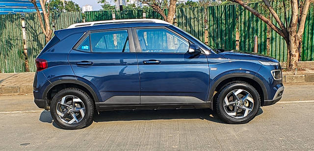 https://images10.gaadi.com/usedcar_image/4578645/original/1b9287b1298cffbd165e227207ceb7b5.jpg?imwidth=6401