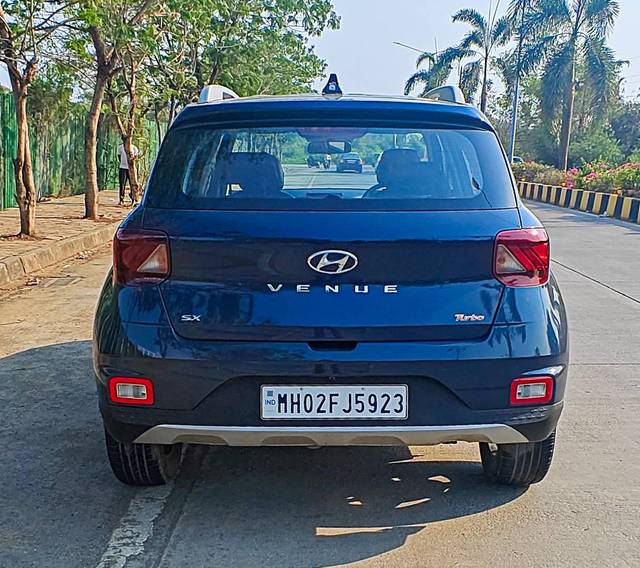 https://images10.gaadi.com/usedcar_image/4578645/original/processed_5013858e13c895a5a9a207ad59789f69.jpg?imwidth=6402