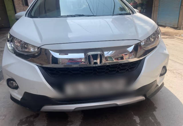 https://images10.gaadi.com/usedcar_image/4578651/original/b5dd980c-9586-4e99-9fb8-4eee90767226.?imwidth=6400