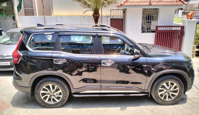 https://images10.gaadi.com/usedcar_image/4578660/original/processed_479f530d5583e533cca6626ec3c3702e.jpeg?imwidth=6401