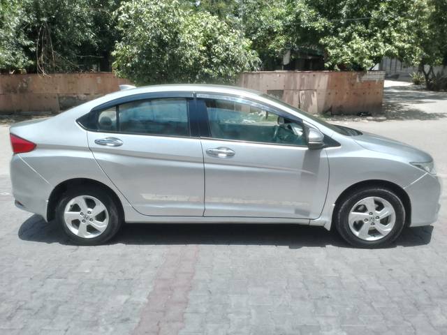 https://images10.gaadi.com/usedcar_image/4578759/original/d53149401bd1b6bb8e3d6e8689353582.jpg?imwidth=6402