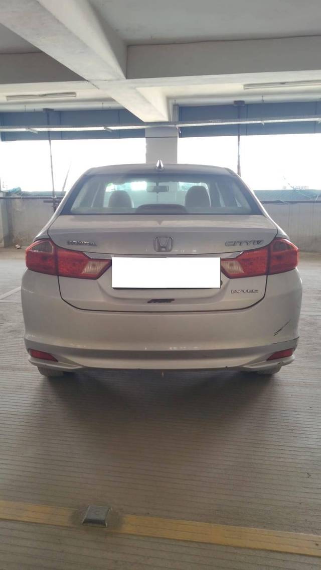 https://images10.gaadi.com/usedcar_image/4578759/original/processed_5518096b15479d832dad03f4ba41268f.jpg?imwidth=6402