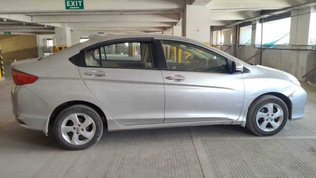 https://images10.gaadi.com/usedcar_image/4578759/original/processed_6e087d438820eb9e2fdf8fd0e3d7ece0.jpg?imwidth=6401