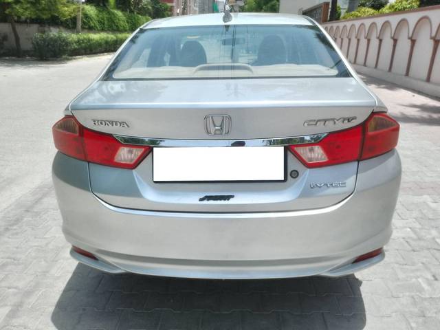 https://images10.gaadi.com/usedcar_image/4578759/original/processed_7422b95e61f9e09b1e31726a8232fbc8.jpg?imwidth=6402