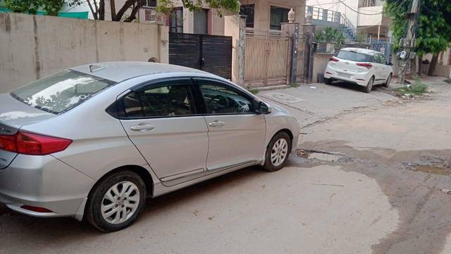 https://images10.gaadi.com/usedcar_image/4578791/original/processed_9f2f0a82-5f90-49ba-97f6-200ec3d1235d.jpg?imwidth=6401