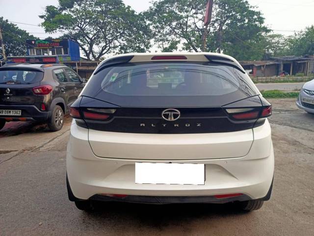 https://images10.gaadi.com/usedcar_image/4578814/original/processed_288fc6946f8c6b84d4466d7a2eff9f31.jpeg?imwidth=6402