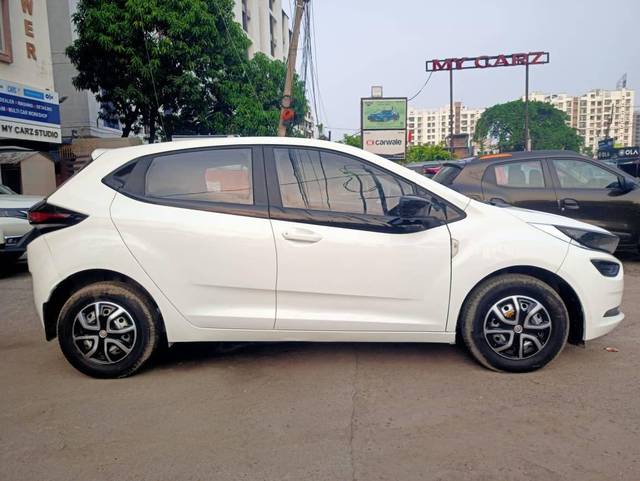 https://images10.gaadi.com/usedcar_image/4578814/original/processed_eaf5fb59a18d85cc3f6c521b8d4c1d74.jpeg?imwidth=6401