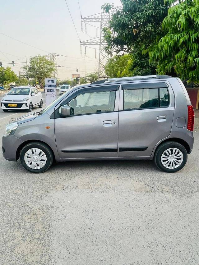 https://images10.gaadi.com/usedcar_image/4578855/original/processed_5d57994b9e8f537fa379de18ca5b17d1.jpg?imwidth=6402
