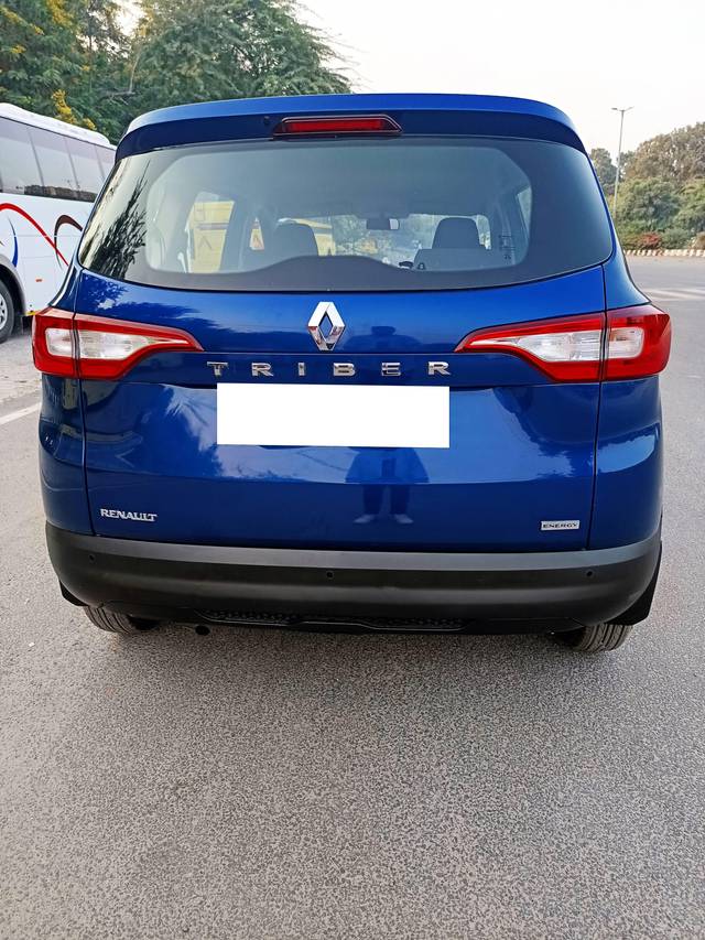 https://images10.gaadi.com/usedcar_image/4578863/original/processed_32200af4b9105d69ac083d81177ec2f9.jpg?imwidth=6402