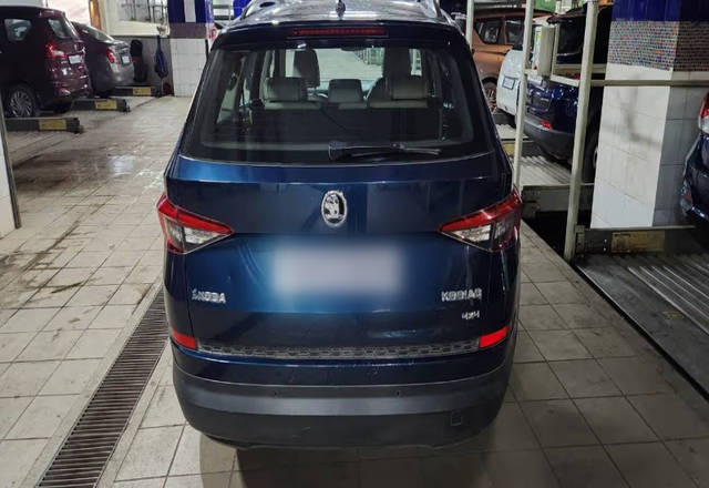 https://images10.gaadi.com/usedcar_image/4578887/original/75720b0b-dab5-43fa-95f1-492e05b5a014.?imwidth=6402