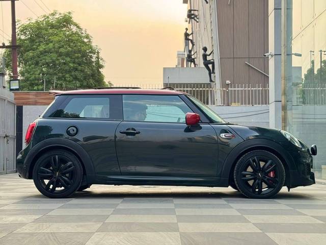https://images10.gaadi.com/usedcar_image/4578914/original/processed_63fb087adf1b9b973cfdd9a6e19c2fba.jpg?imwidth=6401