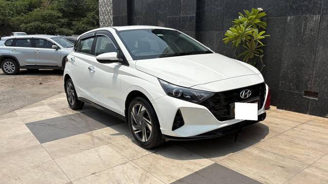 https://images10.gaadi.com/usedcar_image/4578919/original/processed_0e113700107c7cc8aa09c3a781e04ac7.jpg?imwidth=6400