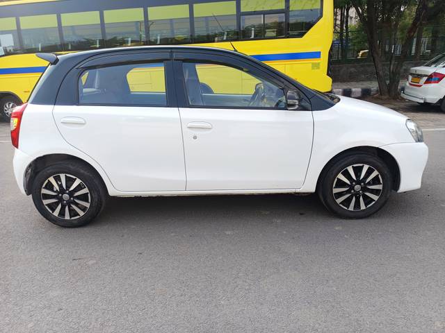 https://images10.gaadi.com/usedcar_image/4578925/original/3c96a1ff094cb24b30debd4c6cf9e550.jpg?imwidth=6401