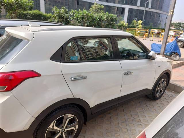 https://images10.gaadi.com/usedcar_image/4578941/original/processed_af956425-15fe-4545-99c0-15fd60afcc78.jpg?imwidth=6402