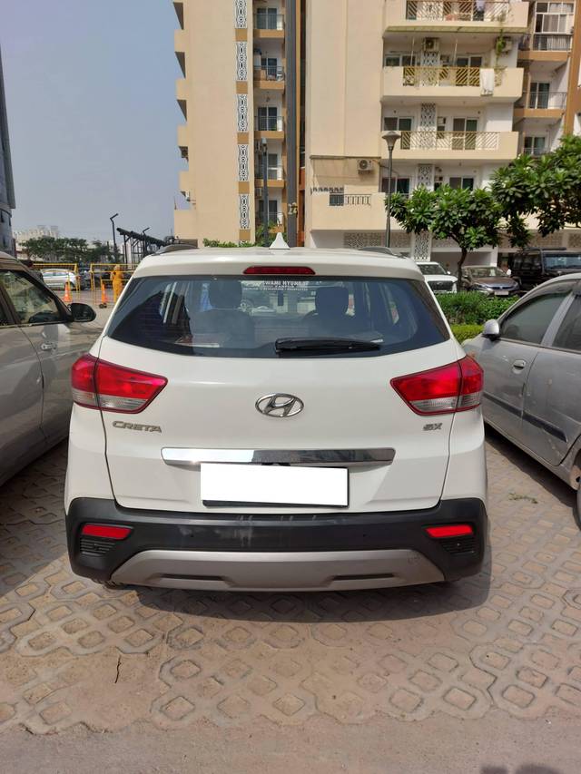 https://images10.gaadi.com/usedcar_image/4578941/original/processed_cdb5fe7c-0ee5-4e3e-83ea-95db00b54f0c.jpg?imwidth=6400