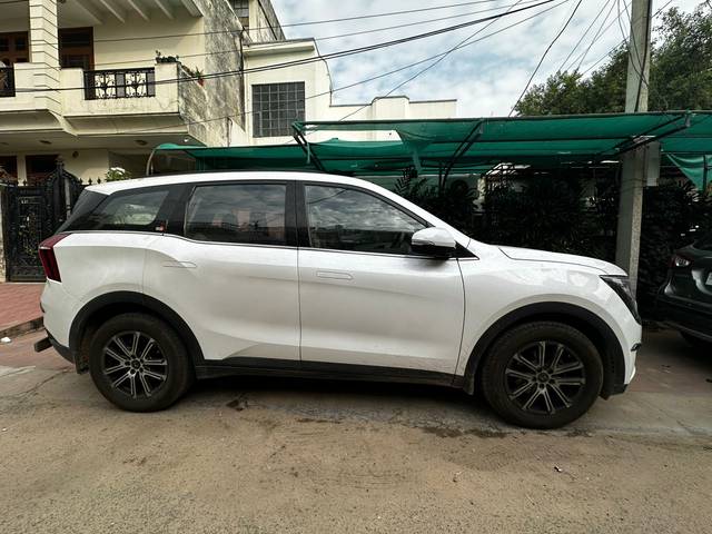 https://images10.gaadi.com/usedcar_image/4578948/original/3e4cf4aa-9f39-48e0-980a-466532dc9cd9.jpg?imwidth=6401
