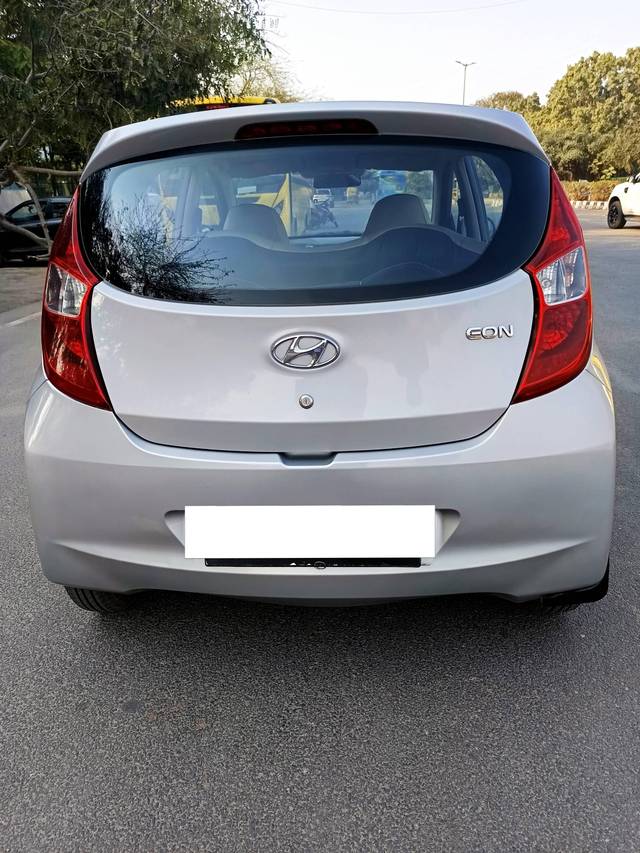 https://images10.gaadi.com/usedcar_image/4578972/original/processed_9decceb44082c92e8dd6e9af1020c322.jpg?imwidth=6401