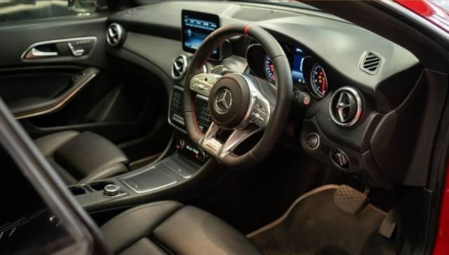 https://images10.gaadi.com/usedcar_image/4578976/original/9181192b1f971ced489f10750e806617.jpg?imwidth=6401