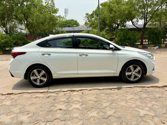 https://images10.gaadi.com/usedcar_image/4578982/original/7a8f88814097722d01b944506429fc1f.jpg?imwidth=6401