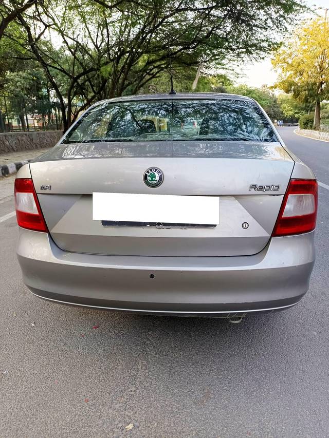 https://images10.gaadi.com/usedcar_image/4579000/original/processed_600d82451acaa24f66efc33471e7c229.jpg?imwidth=6402