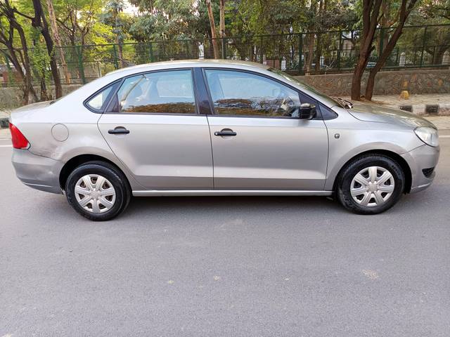 https://images10.gaadi.com/usedcar_image/4579000/original/processed_a01cdb684561598c603e31a17cb73f59.jpg?imwidth=6401
