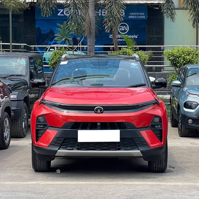 https://images10.gaadi.com/usedcar_image/4579018/original/processed_93b0cb76f43e7a3f98d8959a975b7025.jpg?imwidth=6402