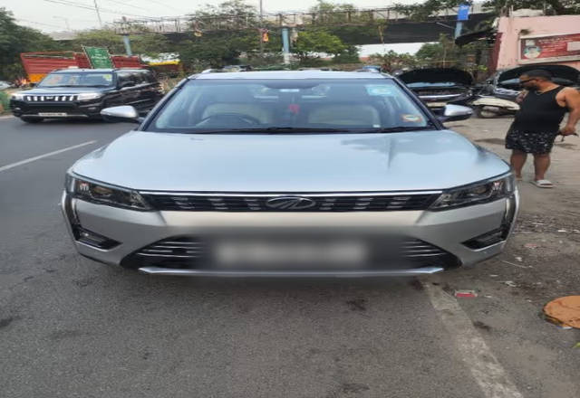 https://images10.gaadi.com/usedcar_image/4579028/original/6504aa73-c671-435f-9f15-b8f0b9258da3.?imwidth=6401