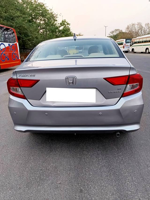https://images10.gaadi.com/usedcar_image/4579030/original/processed_679651da05bd7f09b786eae678a338b8.jpg?imwidth=6402