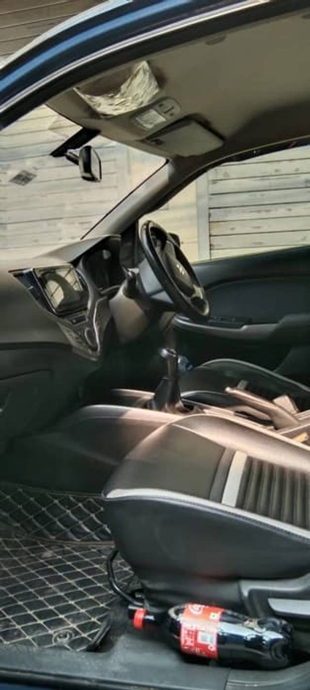 https://images10.gaadi.com/usedcar_image/4579041/original/a2e3571276675be3d04a3dc066bc72c3.jpg?imwidth=6402