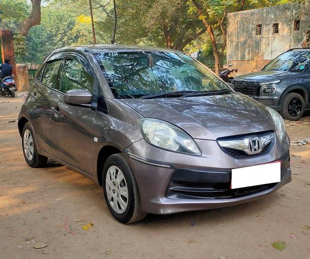 https://images10.gaadi.com/usedcar_image/4579050/original/processed_b85e25307dcde0d6fca0d80979a63d3c.jpg?imwidth=6400