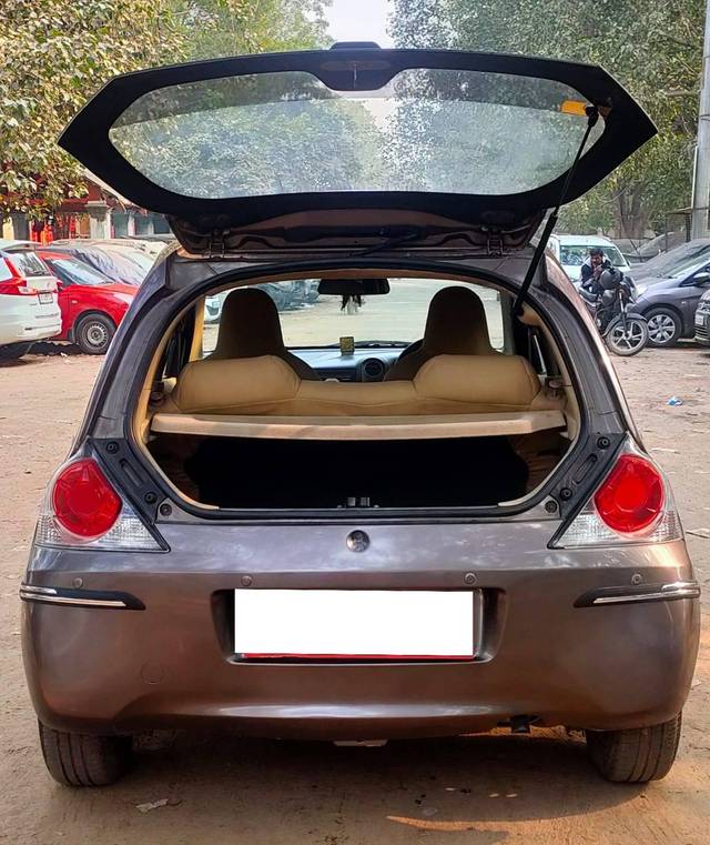 https://images10.gaadi.com/usedcar_image/4579050/original/processed_f6563465409c21881eb25d4e86c644c0.jpg?imwidth=6402