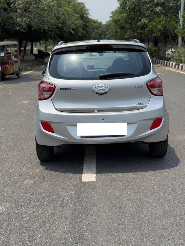 https://images10.gaadi.com/usedcar_image/4579065/original/processed_8c9ca6ff2996eadec7a1a3d8fa06315b.jpg?imwidth=6402