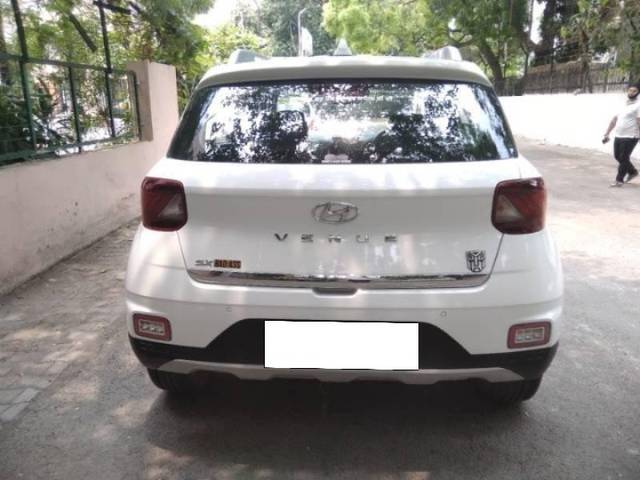 https://images10.gaadi.com/usedcar_image/4579067/original/processed_598b9d190ce7ef1d6d3e859081dc1c8f.jpg?imwidth=6402