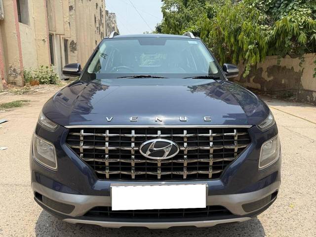 https://images10.gaadi.com/usedcar_image/4579070/original/processed_ab886dec25ab7a244d08241572aacb49.jpg?imwidth=6400