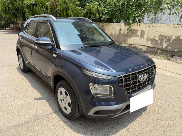 https://images10.gaadi.com/usedcar_image/4579070/original/processed_c840ef6ef555e966dab99fc89d61865a.jpg?imwidth=6401