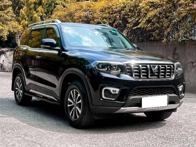 https://images10.gaadi.com/usedcar_image/4579071/original/processed_c34a1e577f66225181e261e7ba78183b.jpg?imwidth=6400